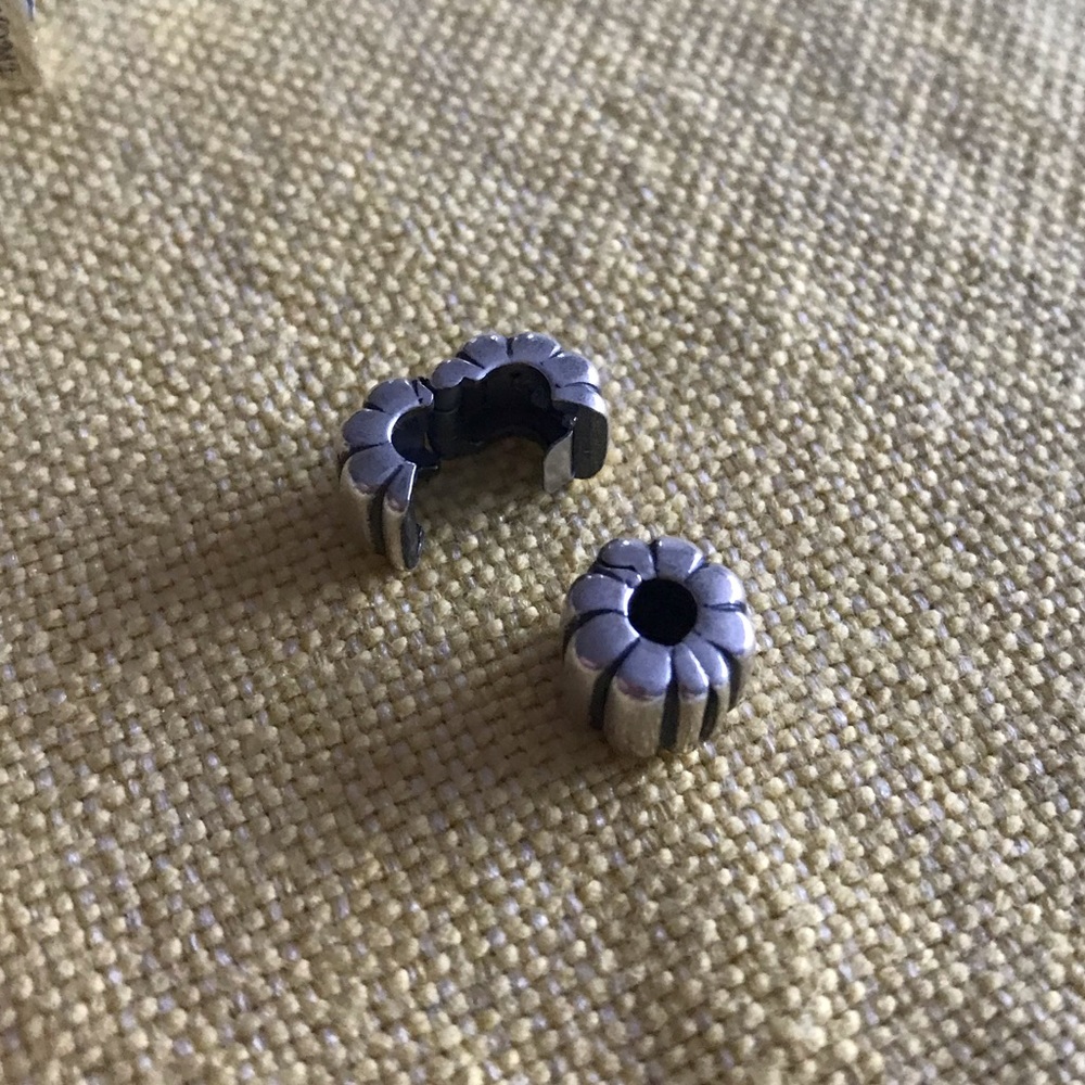 2 Pandora Spacer Clips